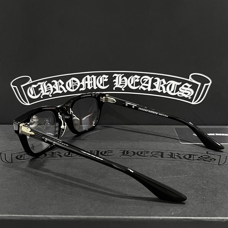 CHROME HEARTS