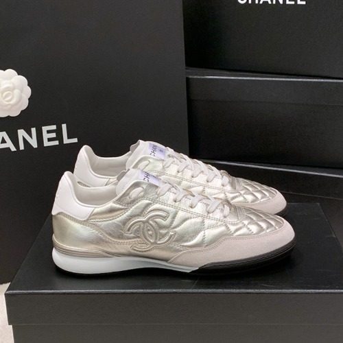 샤넬 25 S/S 프리 컬렉션 카프스킨 스웨이드 실버 화이트 스니커즈