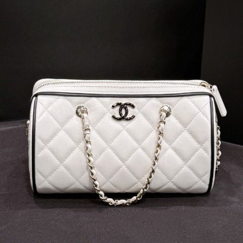 25SS CHANEL Free 컬렉션 Lambskin Gold Metal Chain Mini Bag White