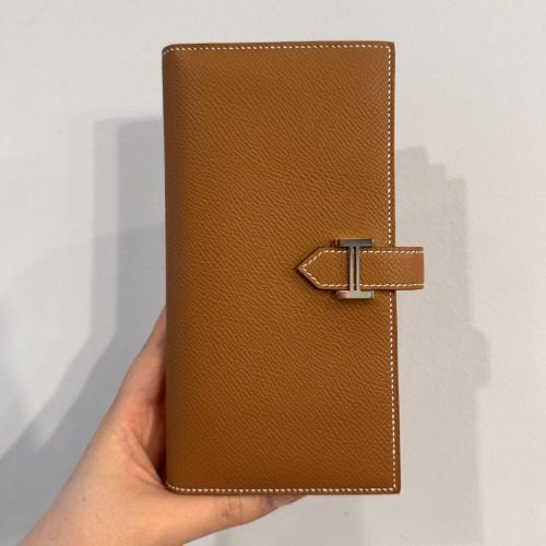 HERMES ๋ฒ ์ Long Wallet ์ฑ์ก Calfskin Gold&ํ๋ผ๋ ํ๋์จ์ด