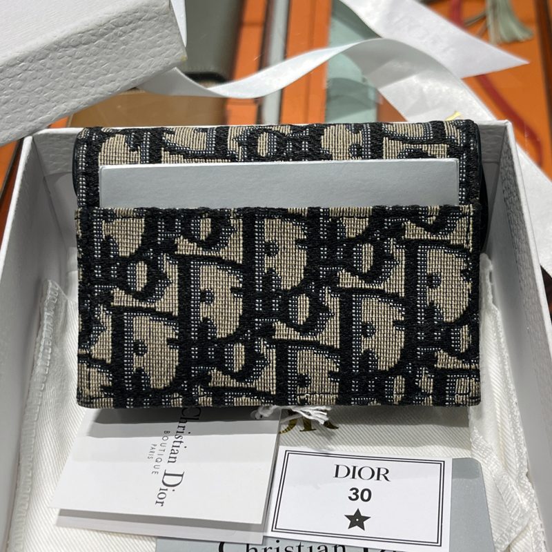 DIOR