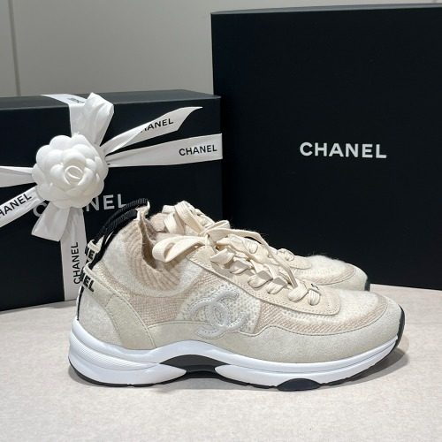 CHANEL Sneakers Knit Suede Calfskin ์์ด๋ณด๋ฆฌ White