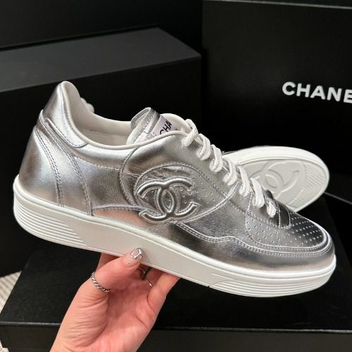 CHANEL Calfskin CC Logo Silver Sneakers Men'sμ©